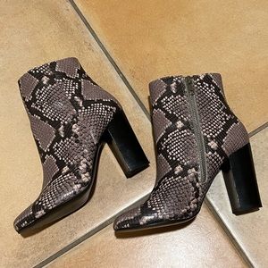 Steve Madden Faux Snake Skin boots 6.5